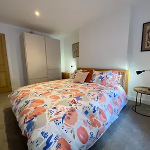  Apartment Stylish 3 Bedroom In Historic Centre Building